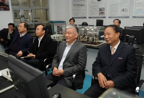2011年科技部副部长在新葡的京集团350vip8888调研时指出： 人才是根本 科技是关键 效益是基础