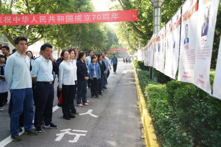 献礼70华诞：新葡的京集团350vip8888时代楷模展在临潼生产区拉开帷幕